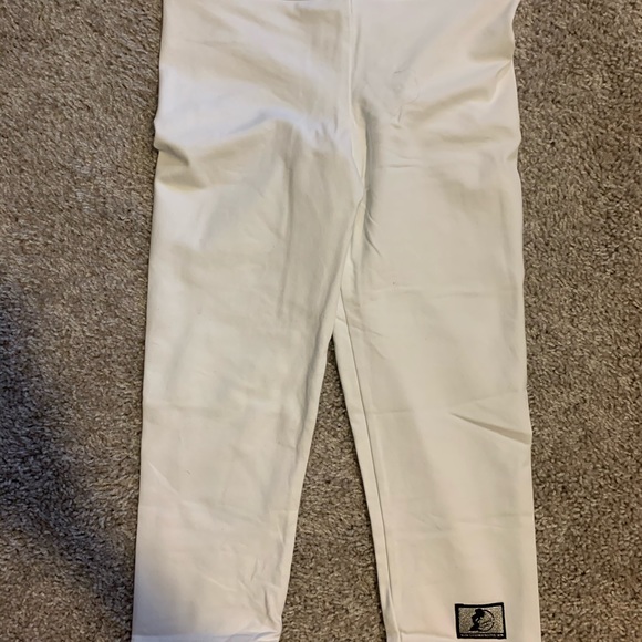 Ultimate Capri Scrunch Butt Gym Leggings! - Picture 4 of 6